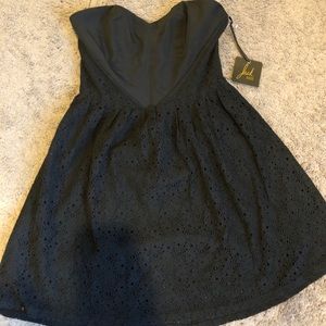 Sweetheart strapless! Awesome dress!